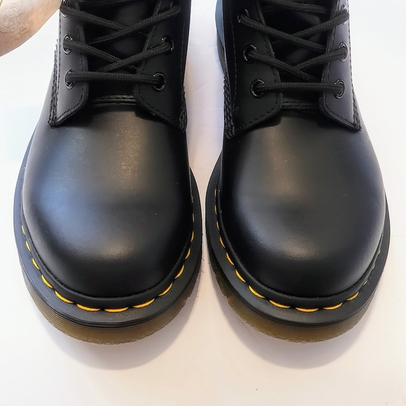 Dr. Martens Women's 1460 Original Eight-Eye Boot. Smooth Leather, Black Size 8 - Picture 4 of 8